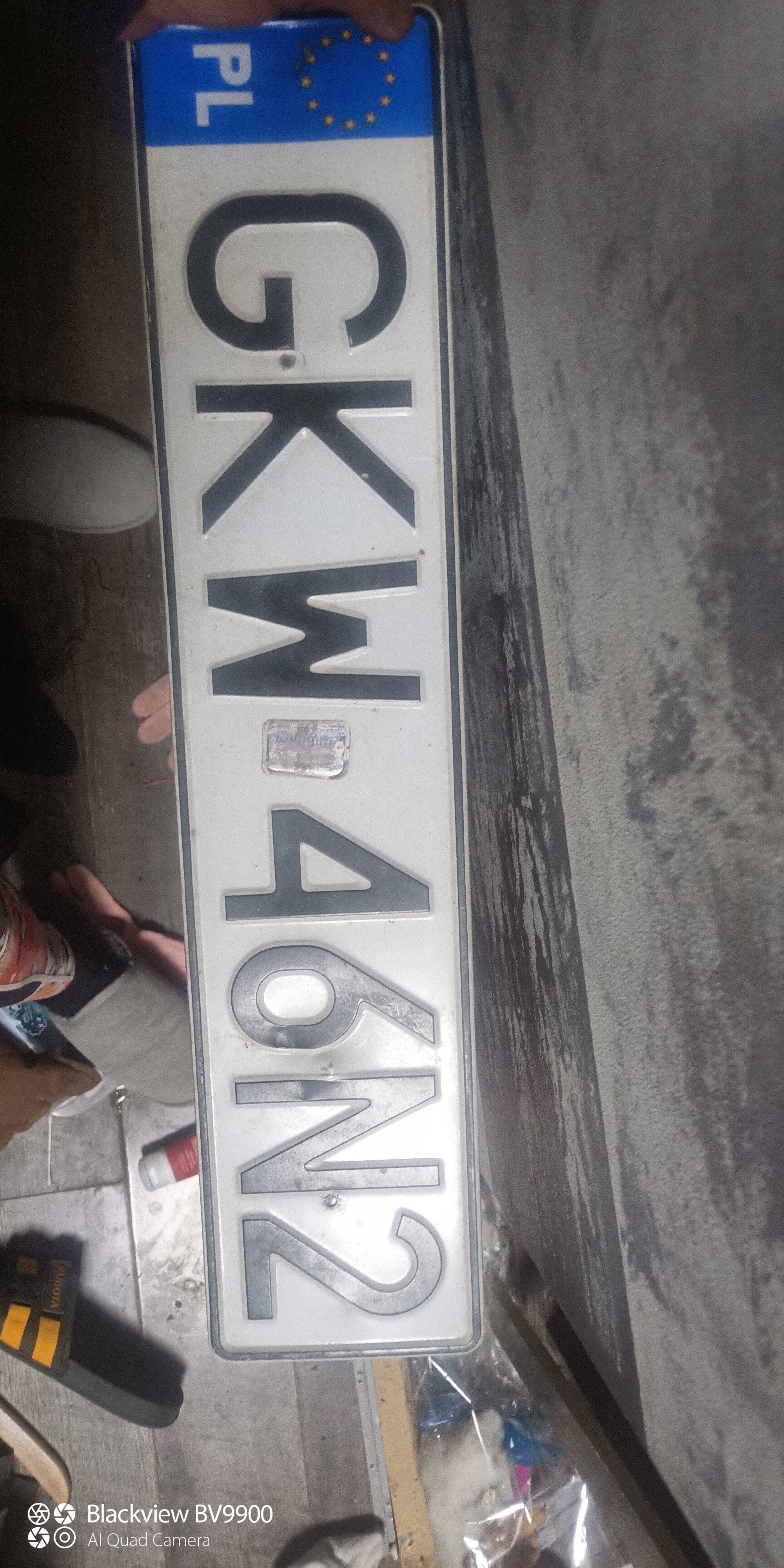 Znaleziono tablicę rejestracyjną o numerach GKW46N2