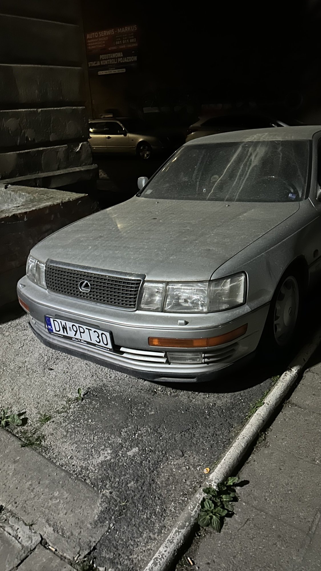 Numer rejestracyjny DW 9PT30 posiada LEXUS LS 400 F1 LS 400 F1 - DW9PT30