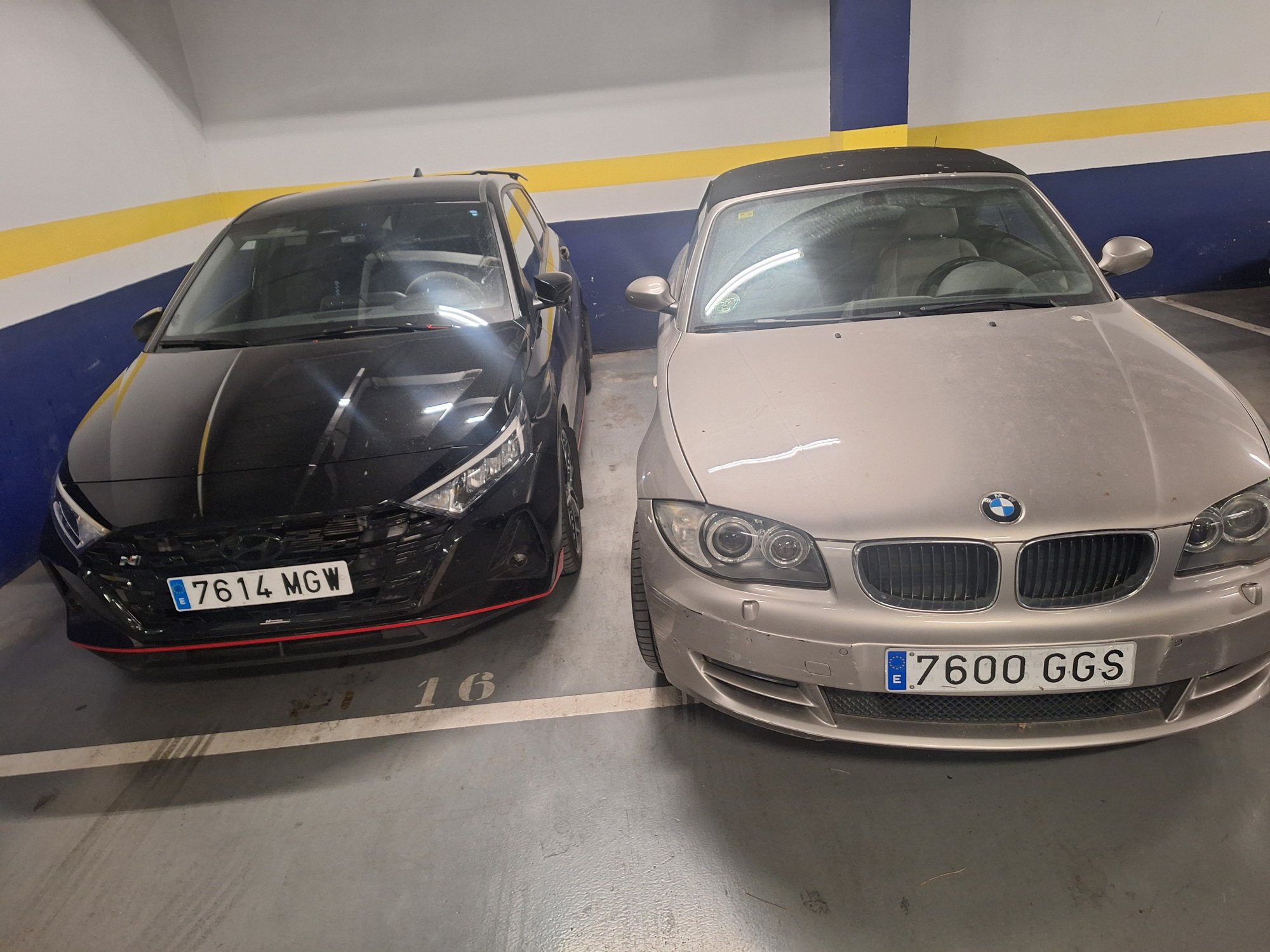 Numer rejestracyjny 7600GGS posiada BMW SERIE 1