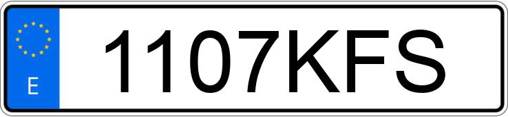 Numer rejestracyjny 1107KFS posiada SEAT LEON
