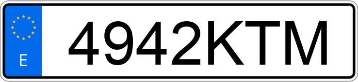 Numer rejestracyjny 4942KTM posiada FIAT 500X