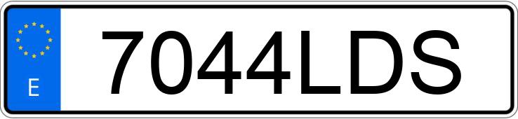 Numer rejestracyjny 7044LDS posiada AUDI Q2