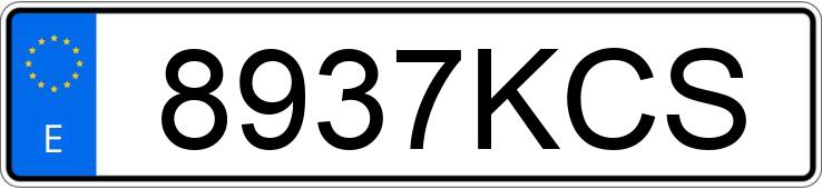 Numer rejestracyjny 8937KCS posiada KIA CARENS