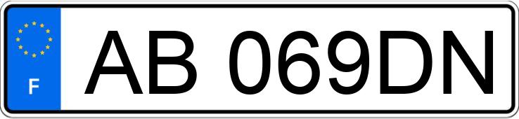 Die Registrierungsnummer AB069DN hat PEUGEOT 308