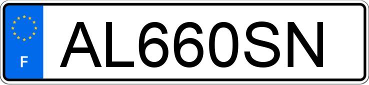 Numer rejestracyjny AL660SN posiada FIAT 500