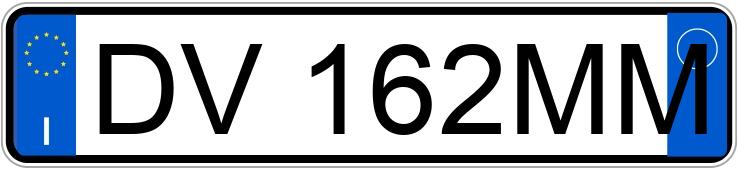 Numer rejestracyjny DV162MM posiada FIAT 500