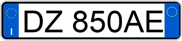 Numer rejestracyjny DZ850AE posiada FIAT 500