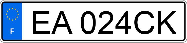 Numer rejestracyjny EA024CK posiada MERCEDES CLASSE E