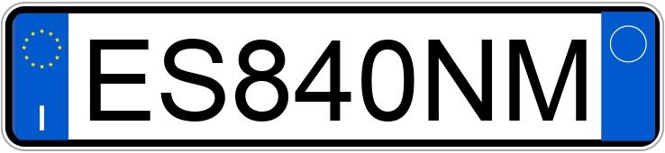 Numer rejestracyjny ES840NM posiada FIAT 500L