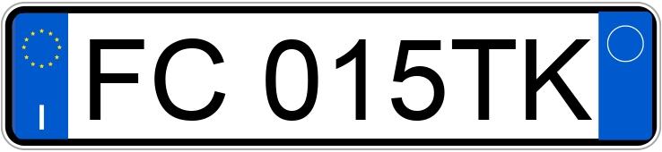 Numer rejestracyjny FC015TK posiada FIAT 500