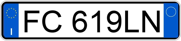 Numer rejestracyjny FC619LN posiada FIAT 500L