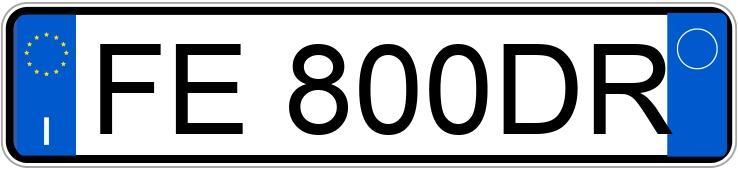 Numer rejestracyjny FE800DR posiada FIAT 500L