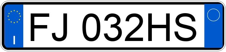 Numer rejestracyjny FJ032HS posiada FIAT 500L