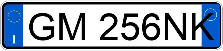 Numer rejestracyjny GM256NK posiada FIAT 500X