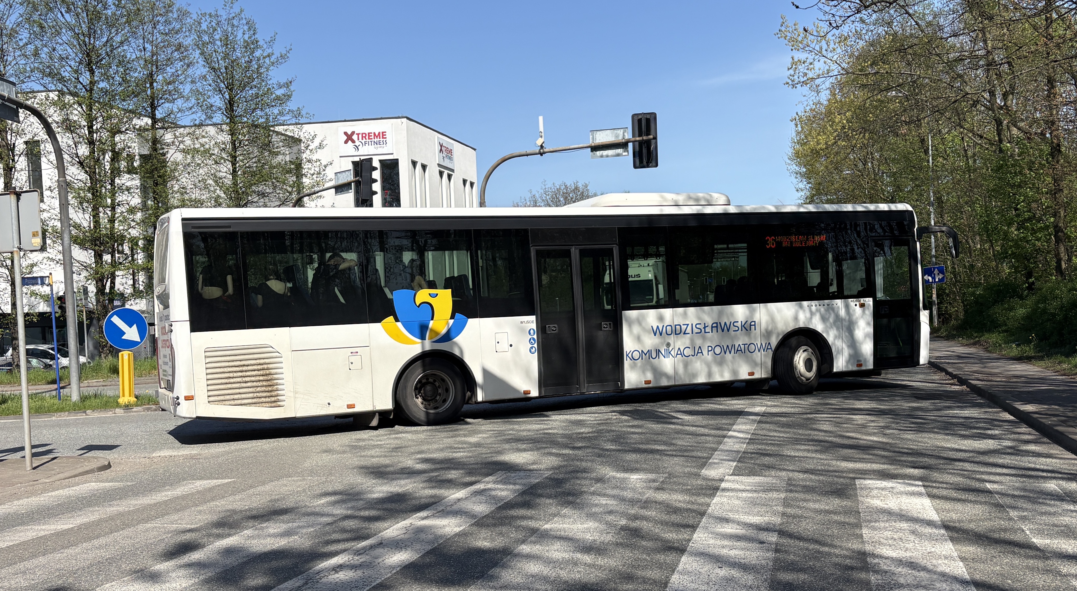 Veipirat i et kjøretøy med registreringsnummer ST1386W