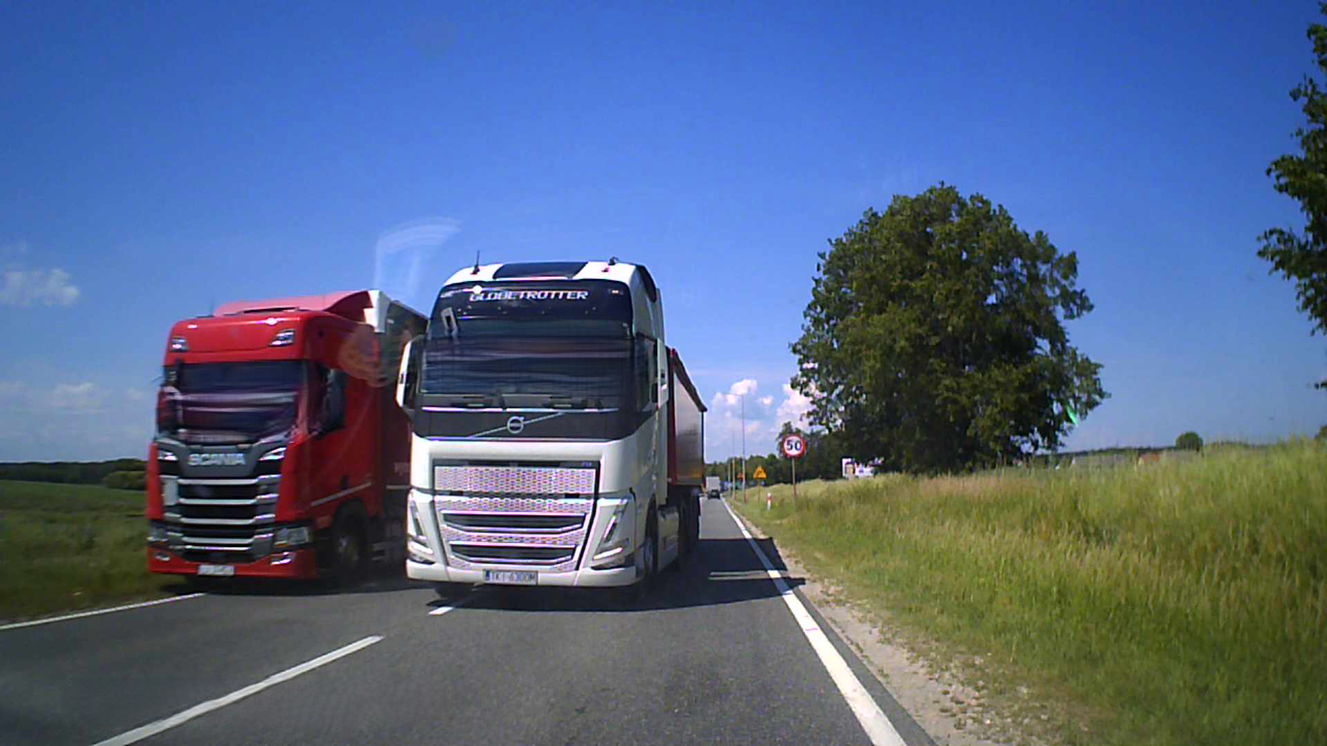 Pirat drogowy w pojeździe o numerach rejestracyjnych TKI6300M