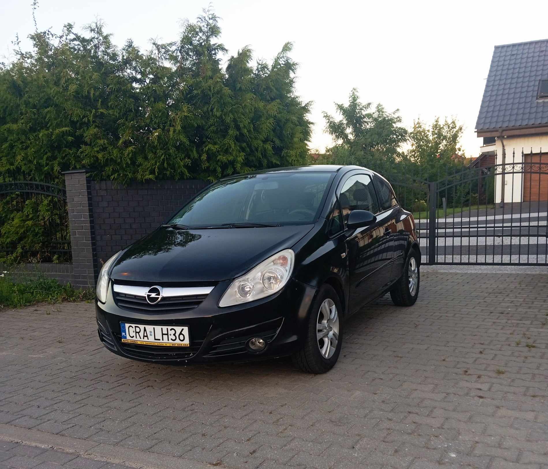 Numer rejestracyjny CRALH36 posiada OPEL Corsa Essentia