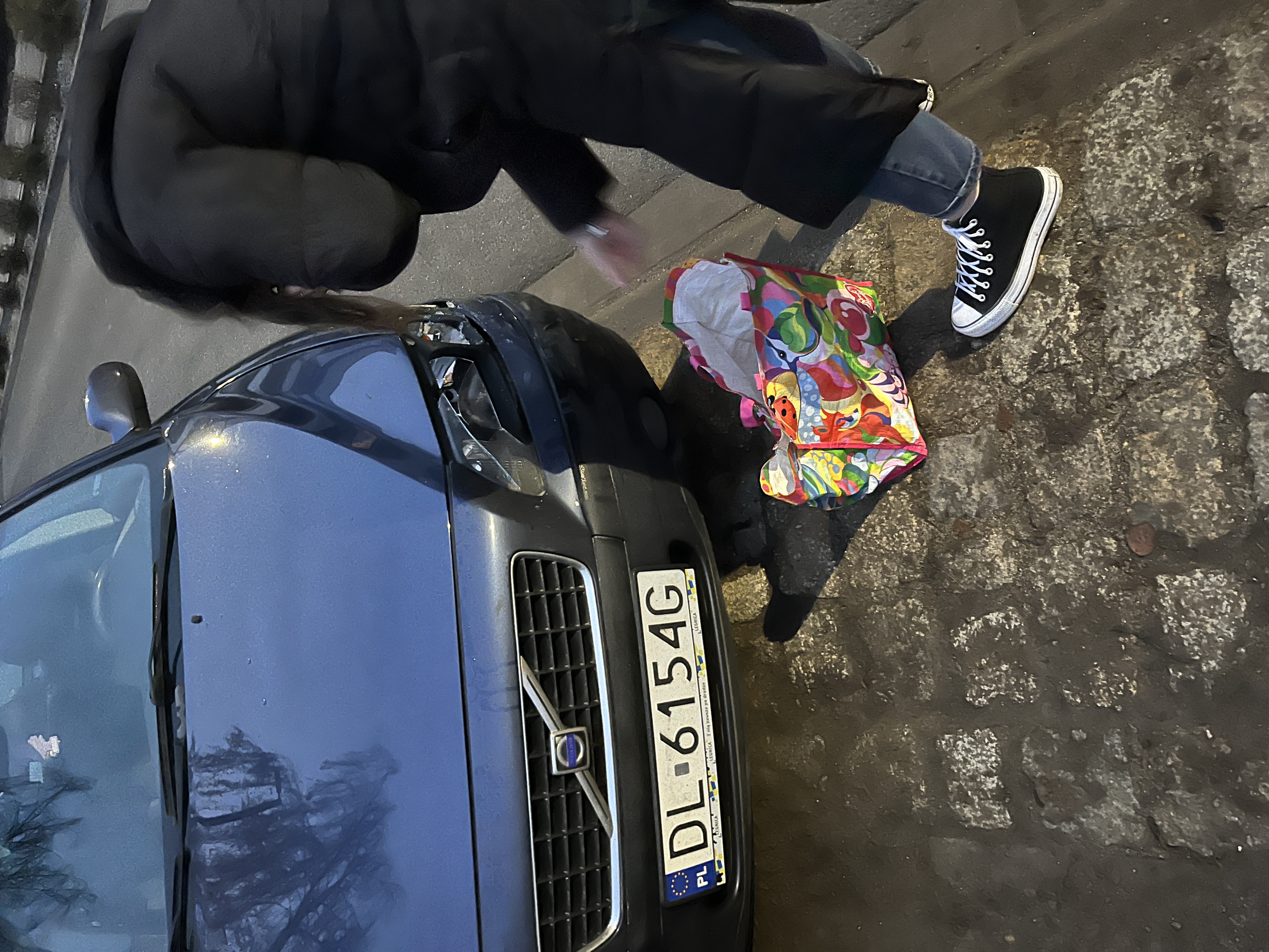 Pojazd o numerach DL6154G uczestniczył w wypadku