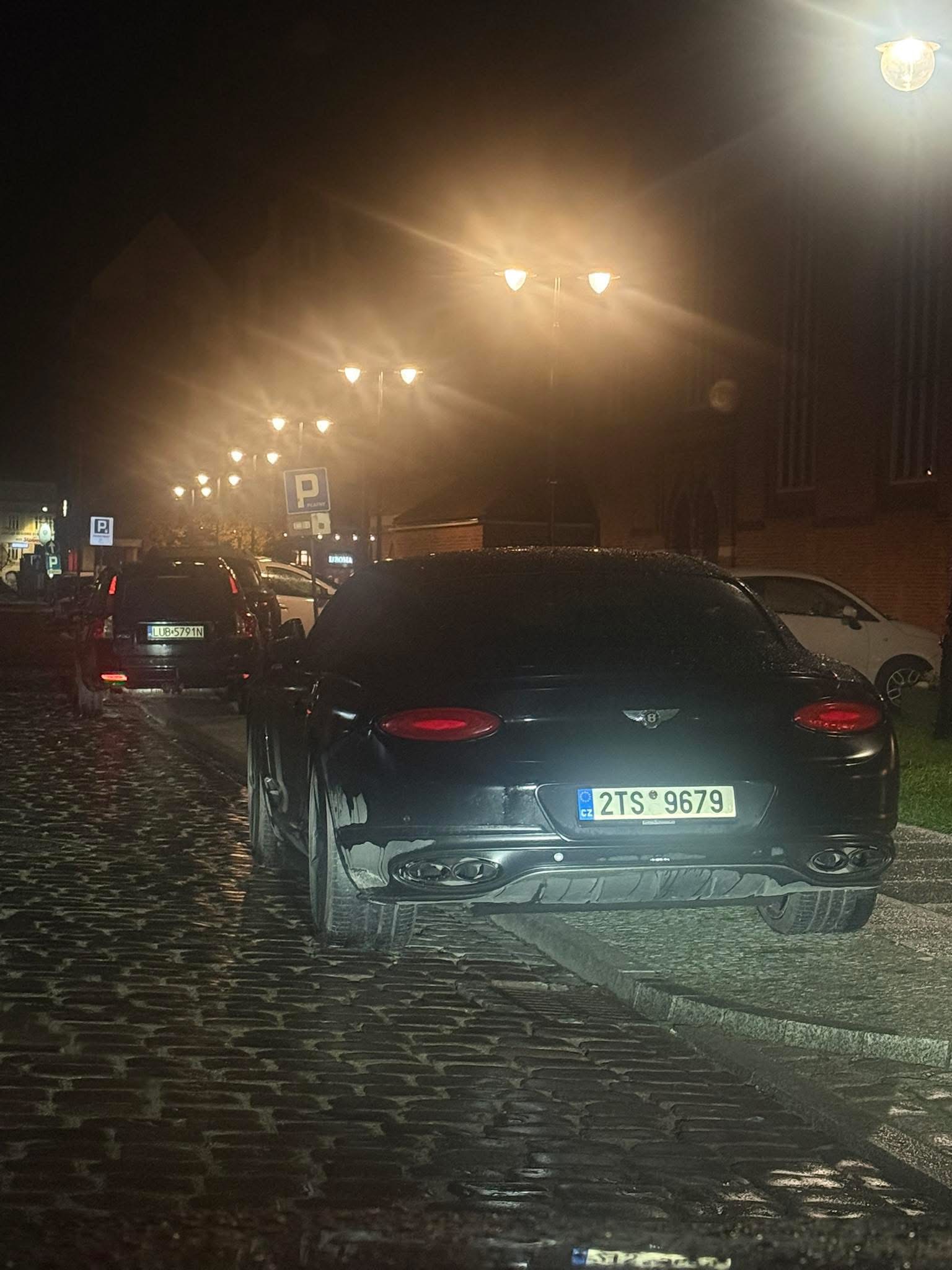 Numer rejestracyjny 2TS9679 posiada BENTLEY Continental