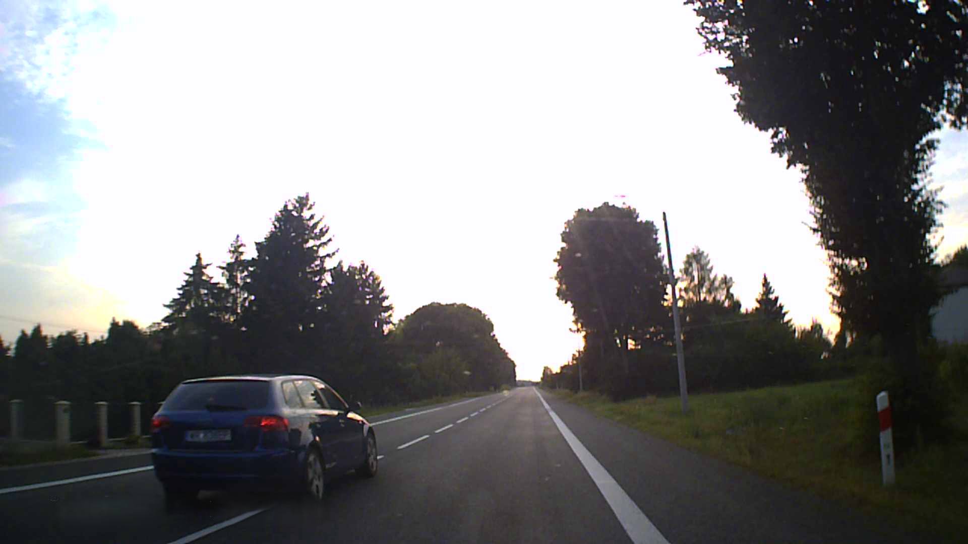 Straßenräuber in einem Fahrzeug mit dem Kennzeichen WR836EP