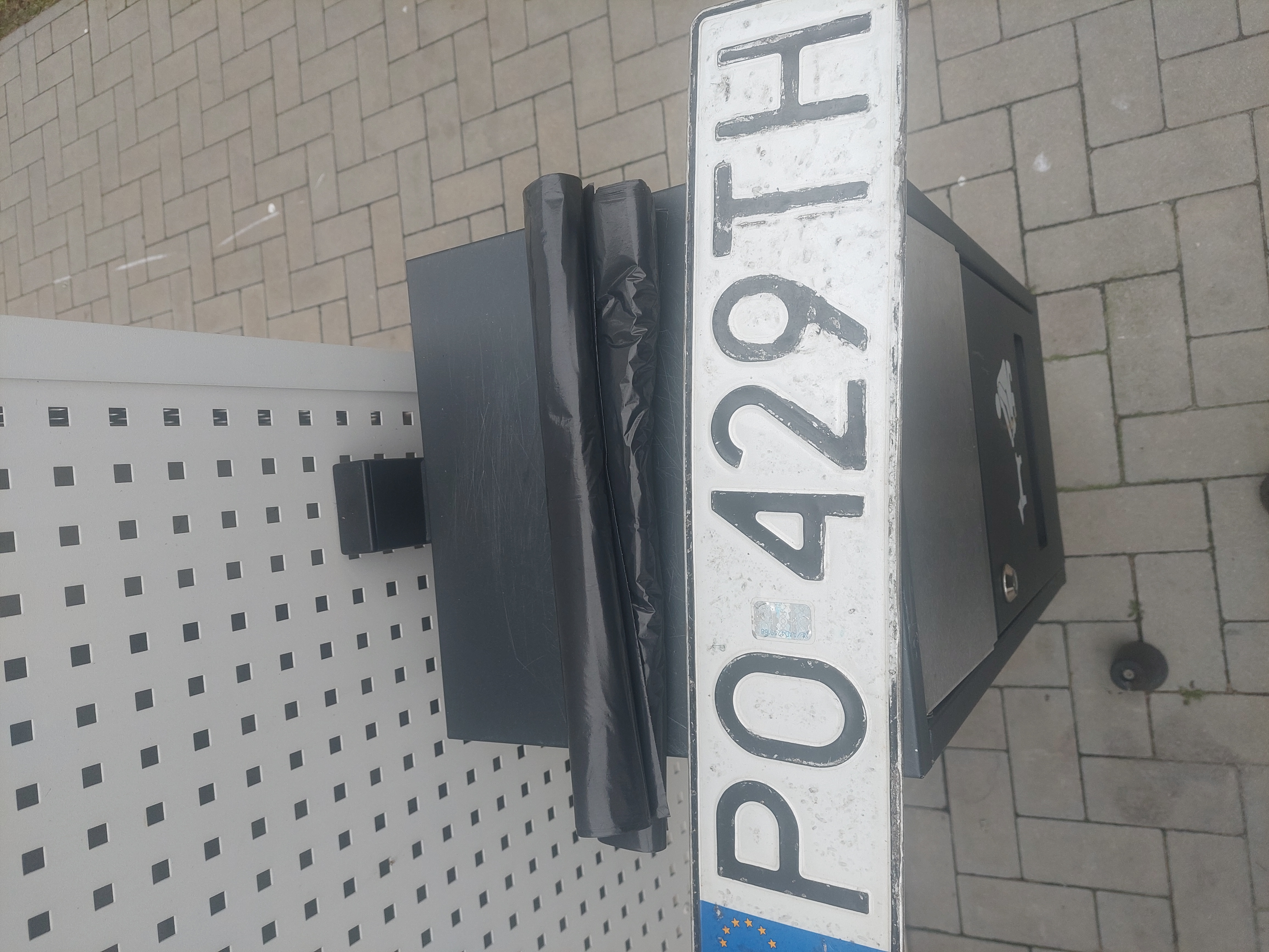 License plate number PO429TH was found