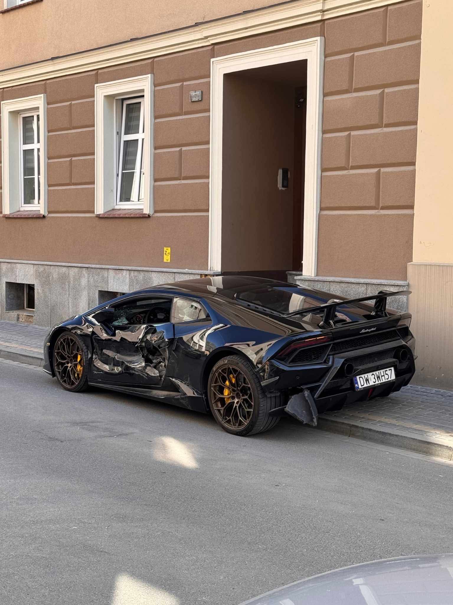 Numer rejestracyjny DW 3WH57 posiada Lamborghini HURACAN COUPE - DW3WH57