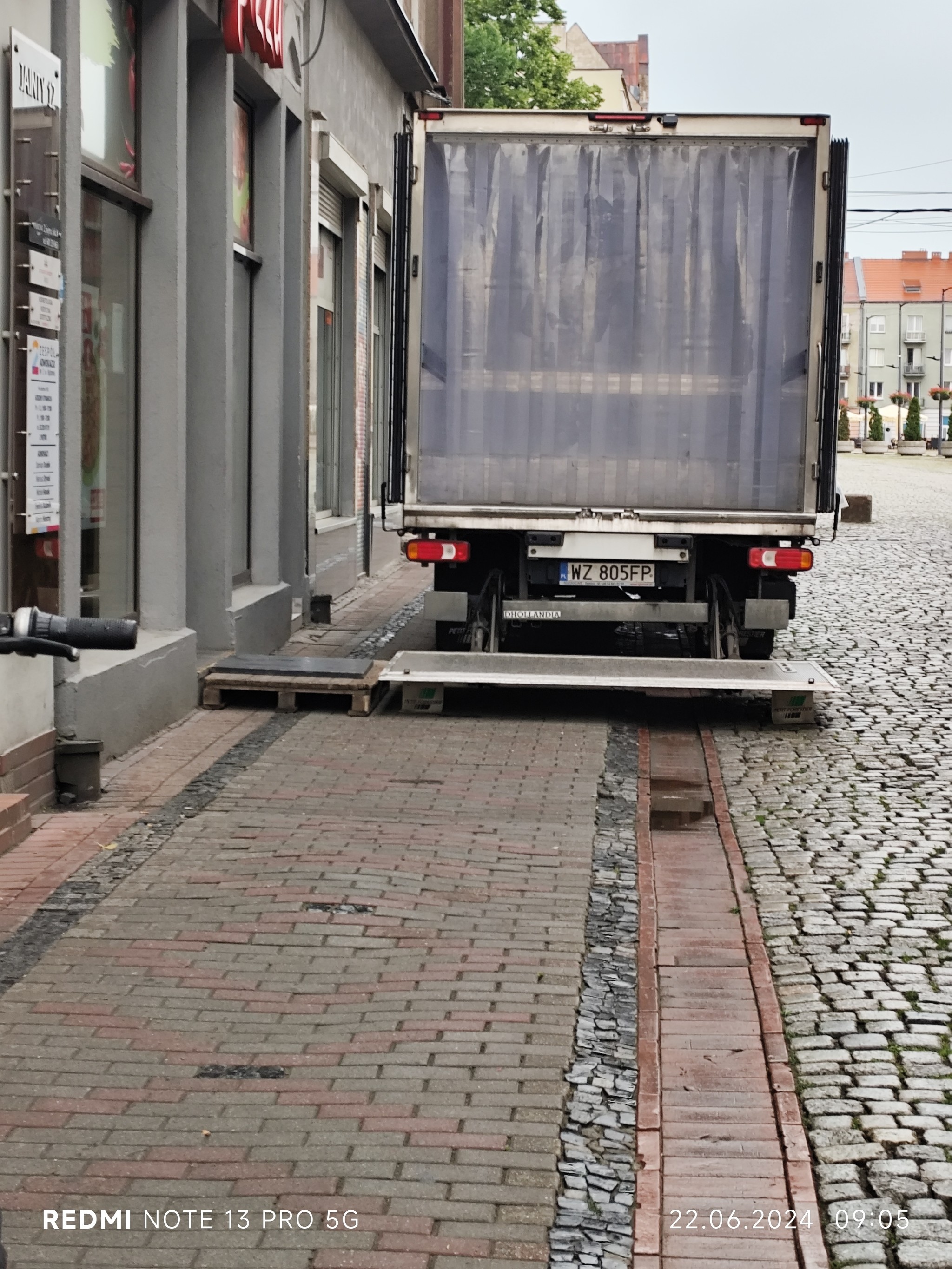 Mistrz parkowania w pojeździe o numerach WZ805FP