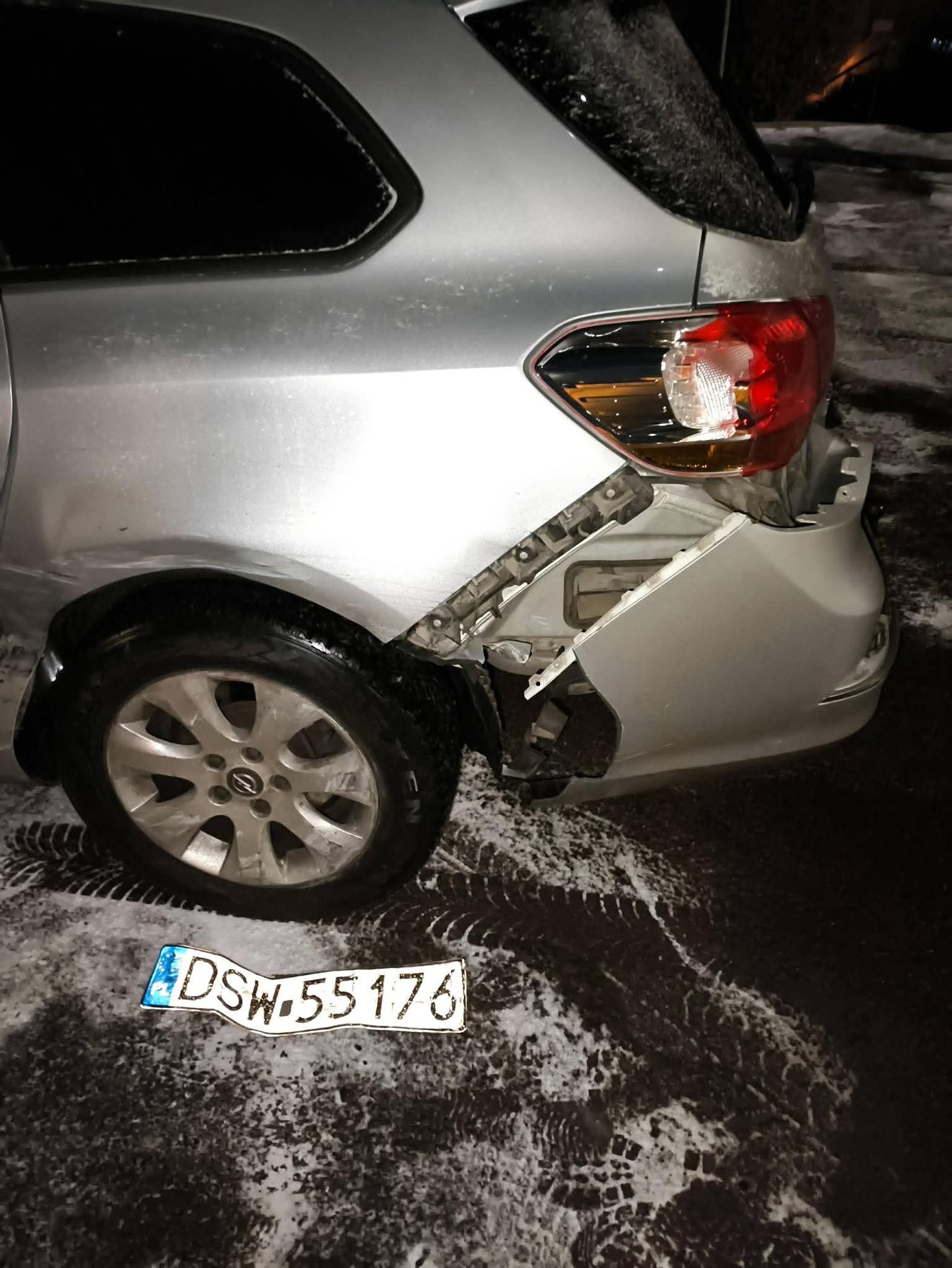 Pojazd o numerach DSW55176 uczestniczył w wypadku