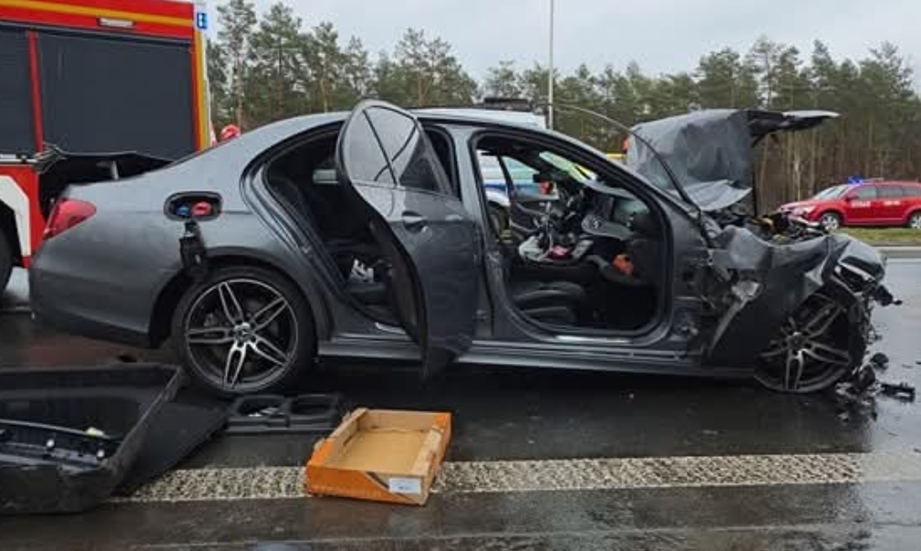 Numer rejestracyjny WE 4GG78 posiada MERCEDES-BENZ E 220 d MR`16 E6 213 4Matic - WE4GG78