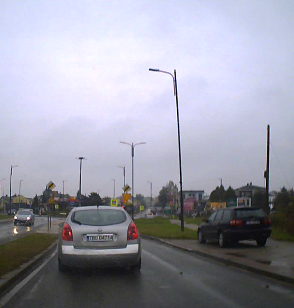 Straßenräuber in einem Fahrzeug mit dem Kennzeichen TBU04714