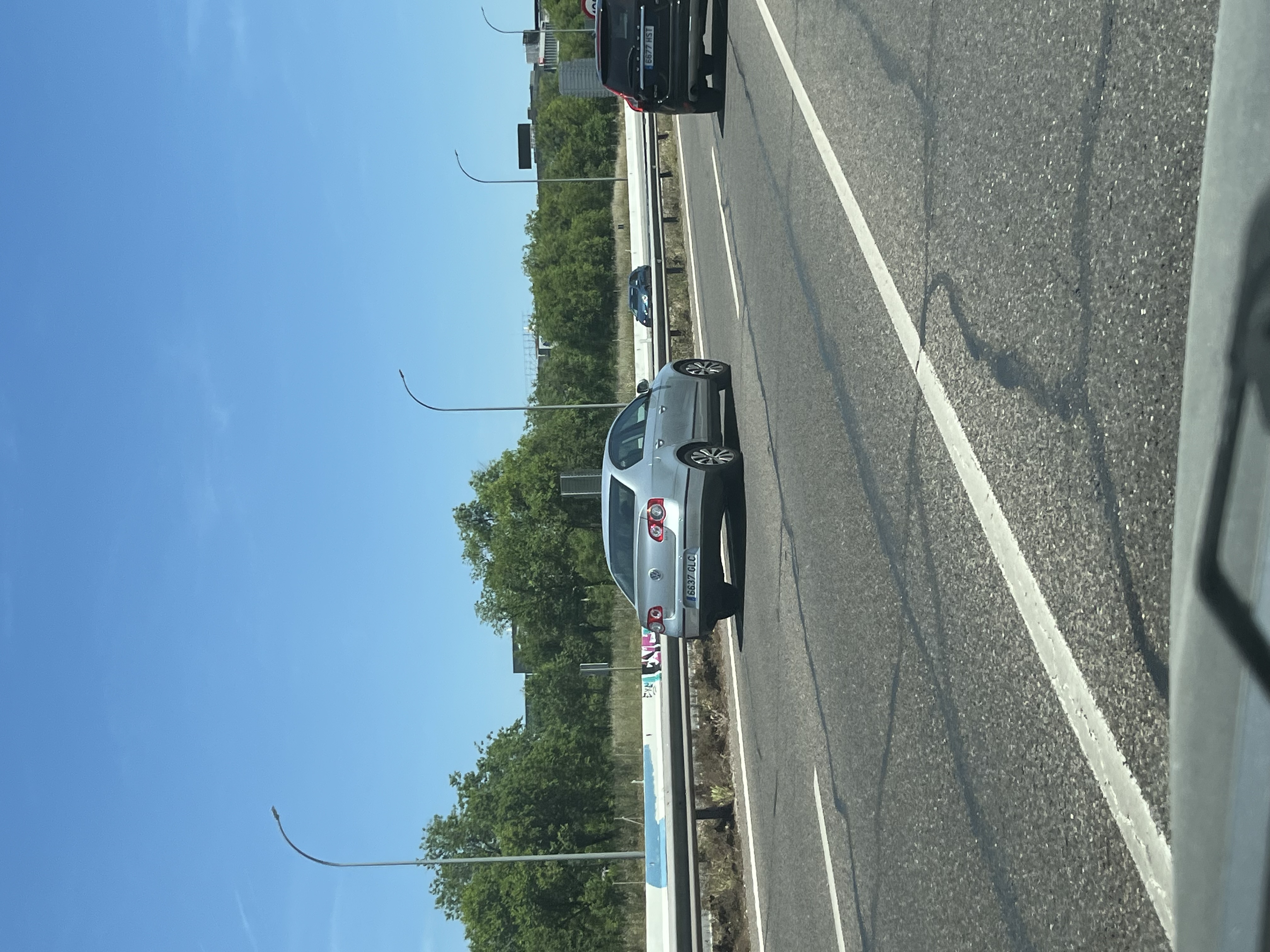 Straßenräuber in einem Fahrzeug mit dem Kennzeichen 6637GLC