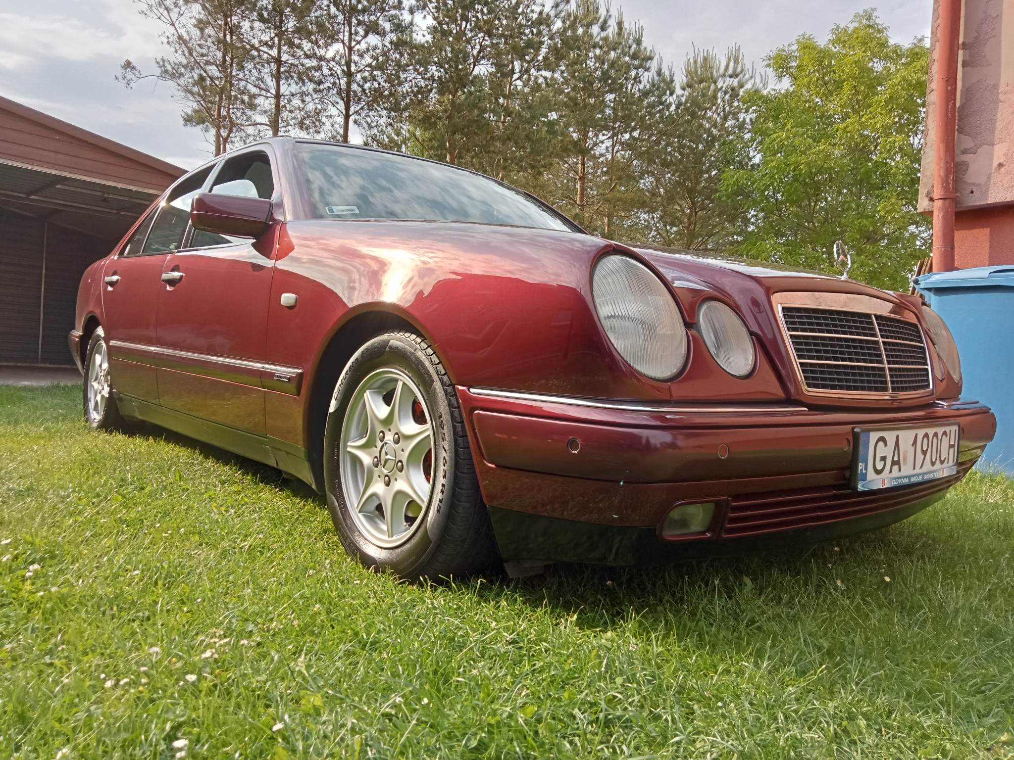 Numer rejestracyjny GA190CH posiada MERCEDES-BENZ E Klasa Elegance