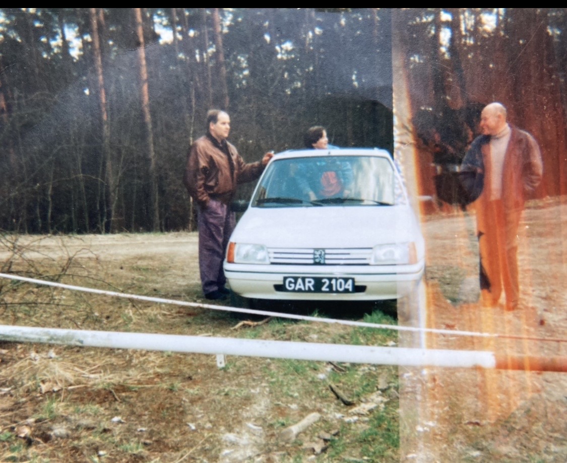 Numer rejestracyjny GAR2104 posiada Peugeot 205 GR