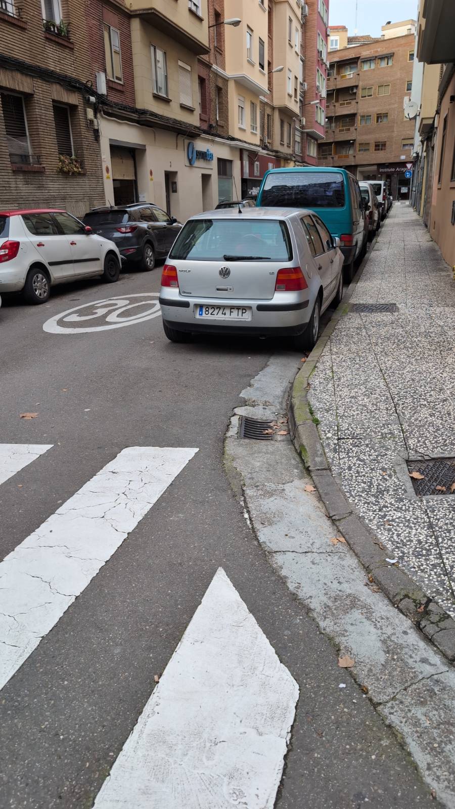 Майстер паркування в транспортному засобі з номерами 8274FTP