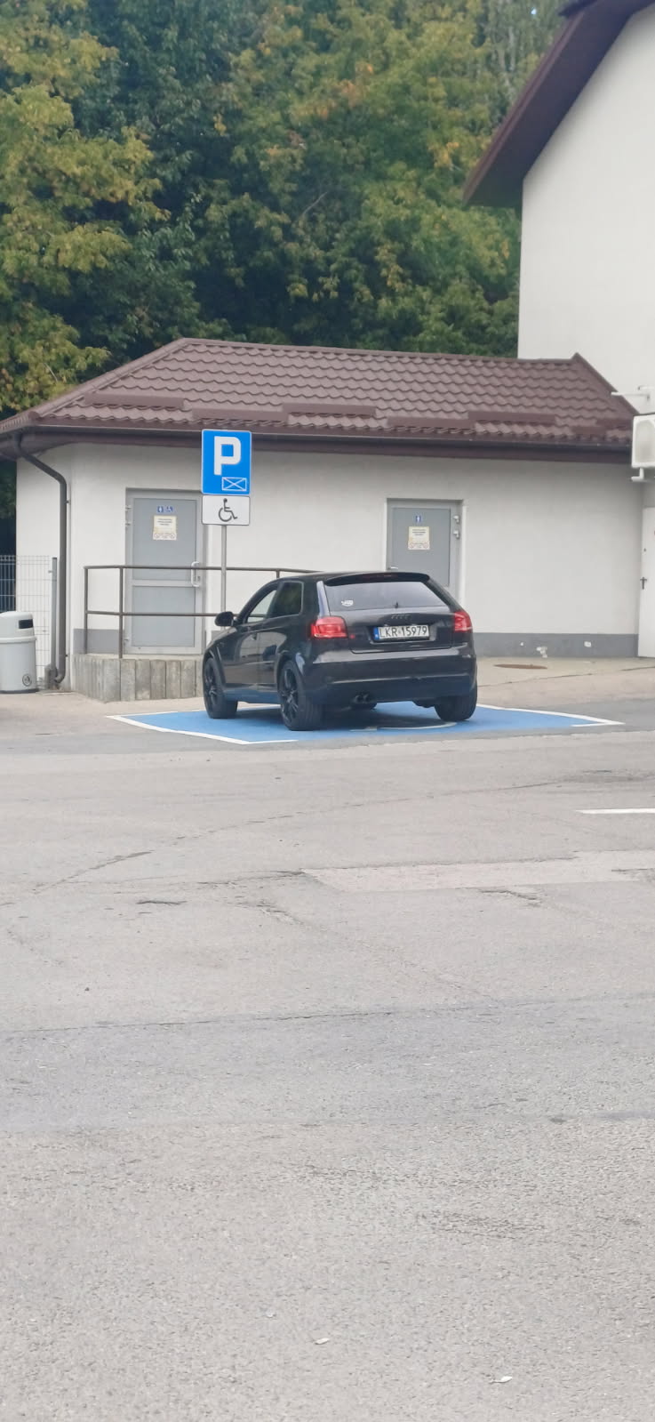 Parking Master en un vehículo con números LKR15979