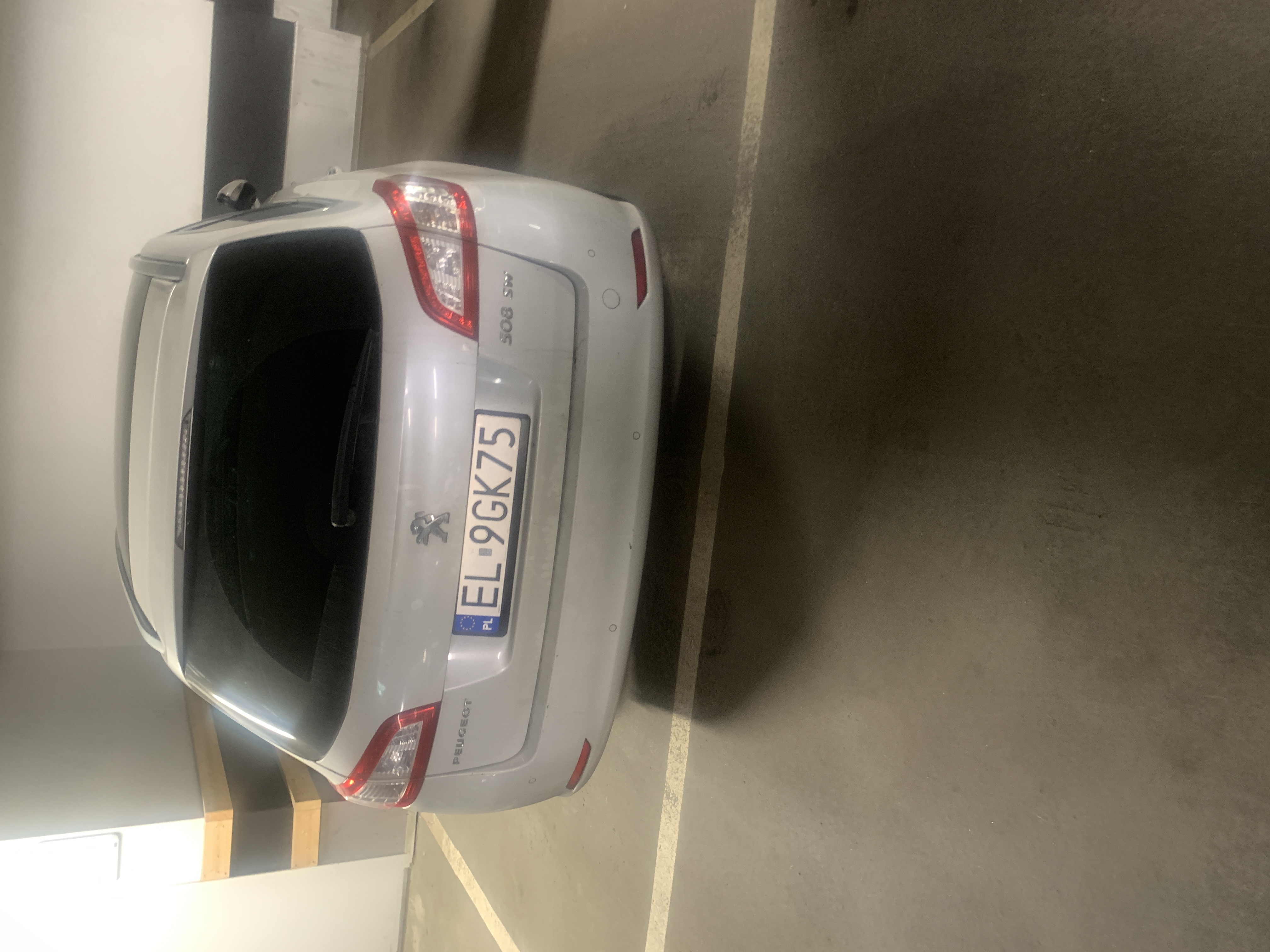 Parkeringsmester i et køretøj med EL9GK75-numre