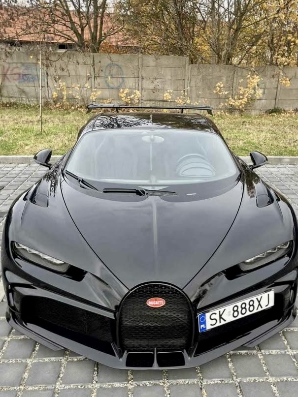 Numer rejestracyjny SK 888XJ posiada BUGATTI CHIRON PUR SPORT - SK888XJ