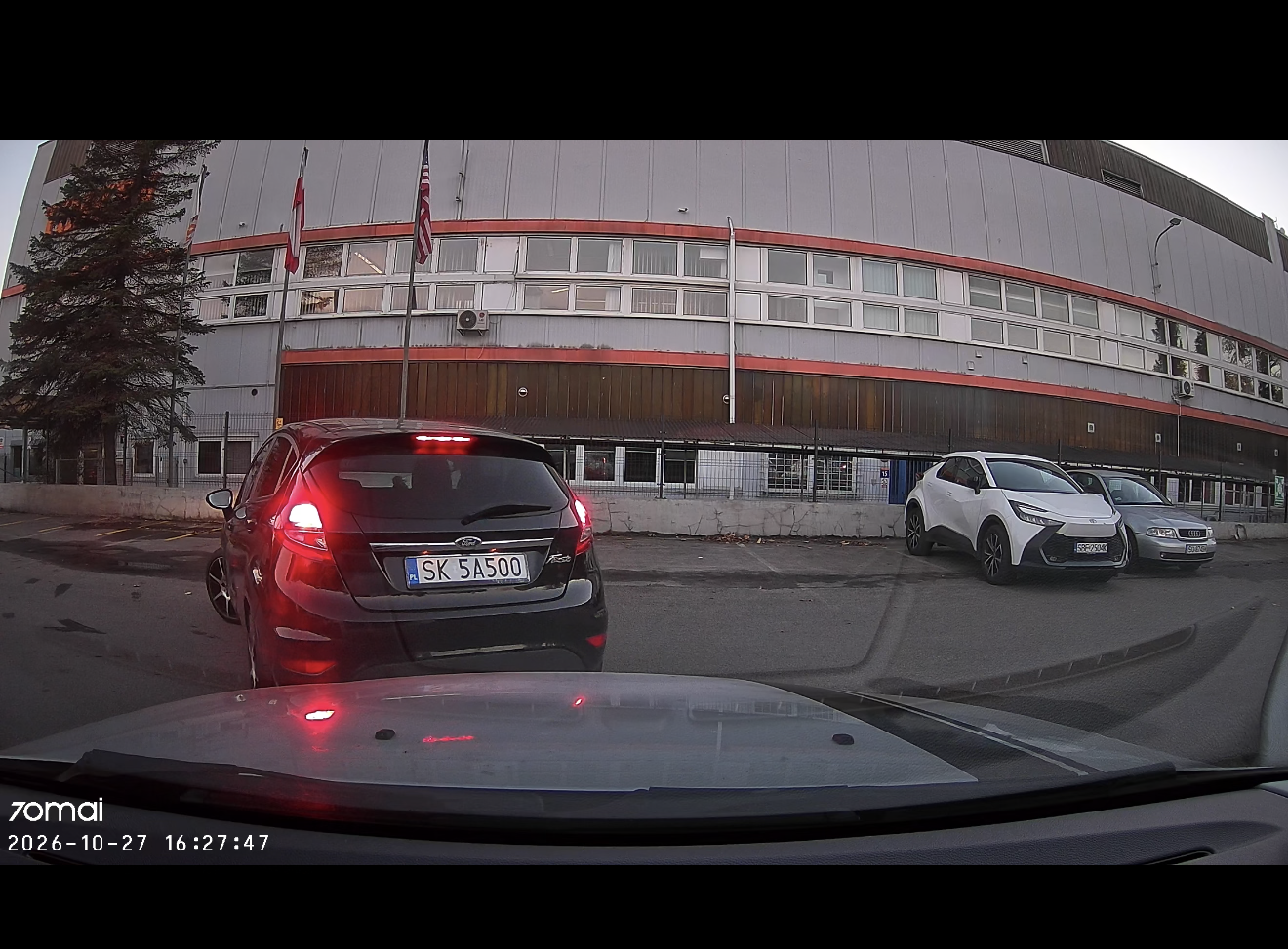 To auto na parkingu uderzyło w mój samochód i uciekło z miejsca popełnienia wykroczenia