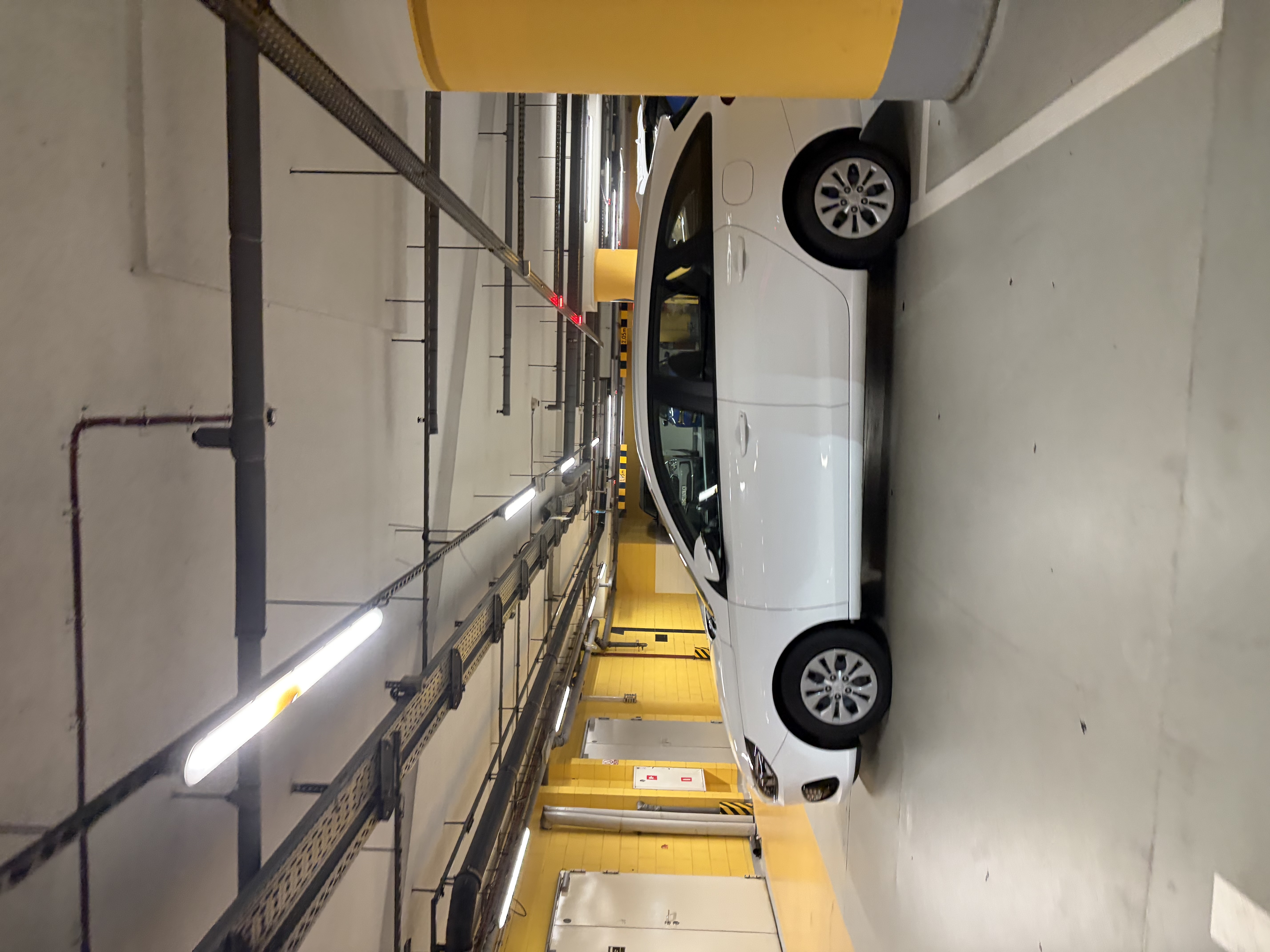 Parking Master drives a vehicle with LU396SL numbers