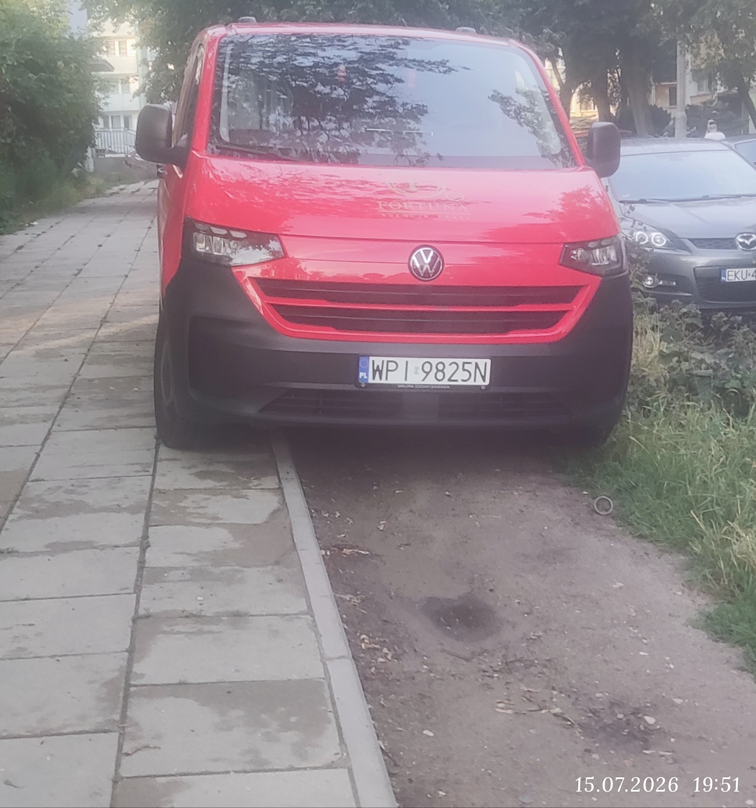 El número de registro WPI 9825N tiene VOLKSWAGEN Transporter T7 2.0 TDI MR`25 E6.2 3.3t Kombi M1 4MOTION DSG - WPI9825N
