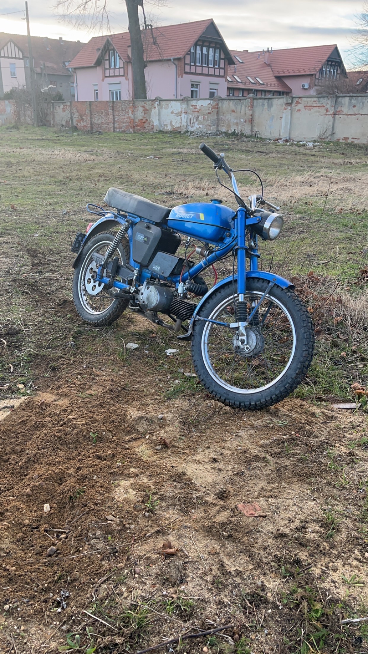 Numer rejestracyjny OB 689F posiada OGAR 200 - OB689F