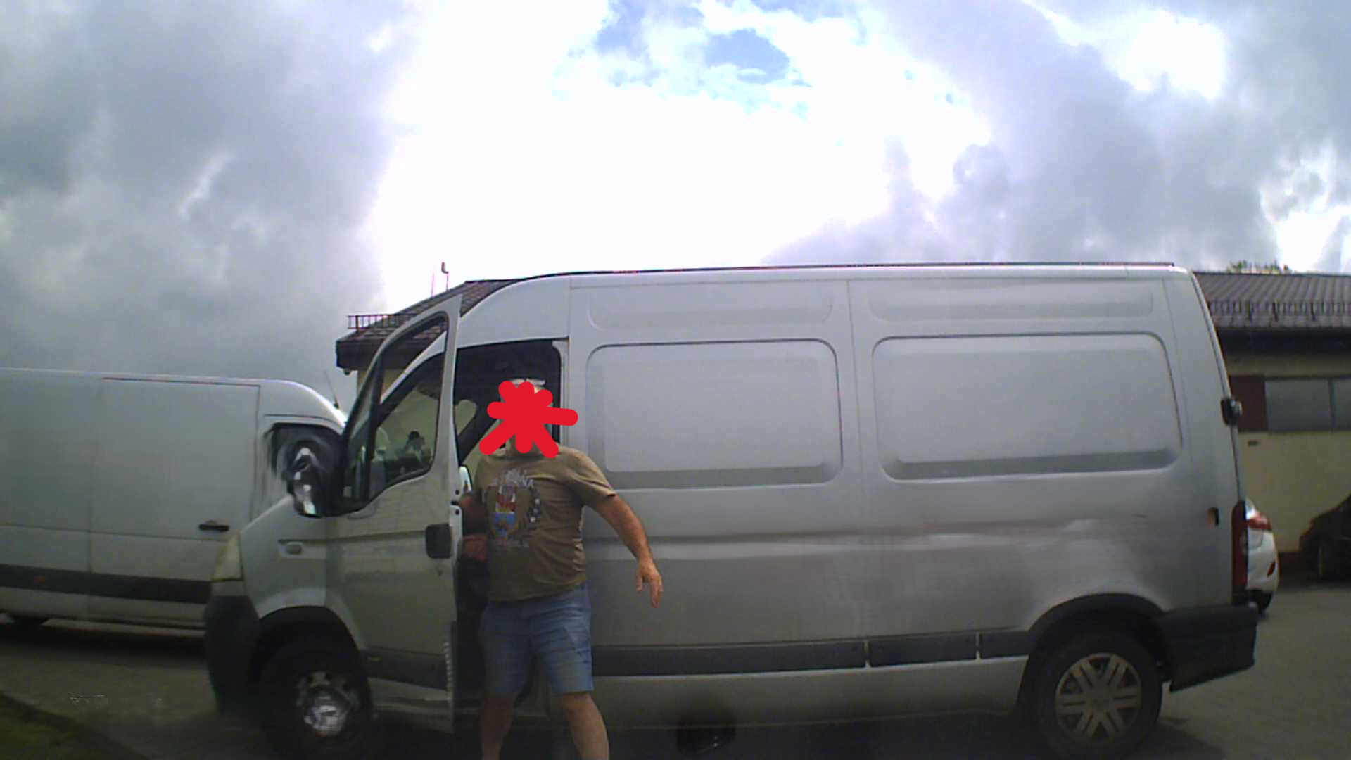 Pirata della strada in un veicolo con numero di targa TBU13473