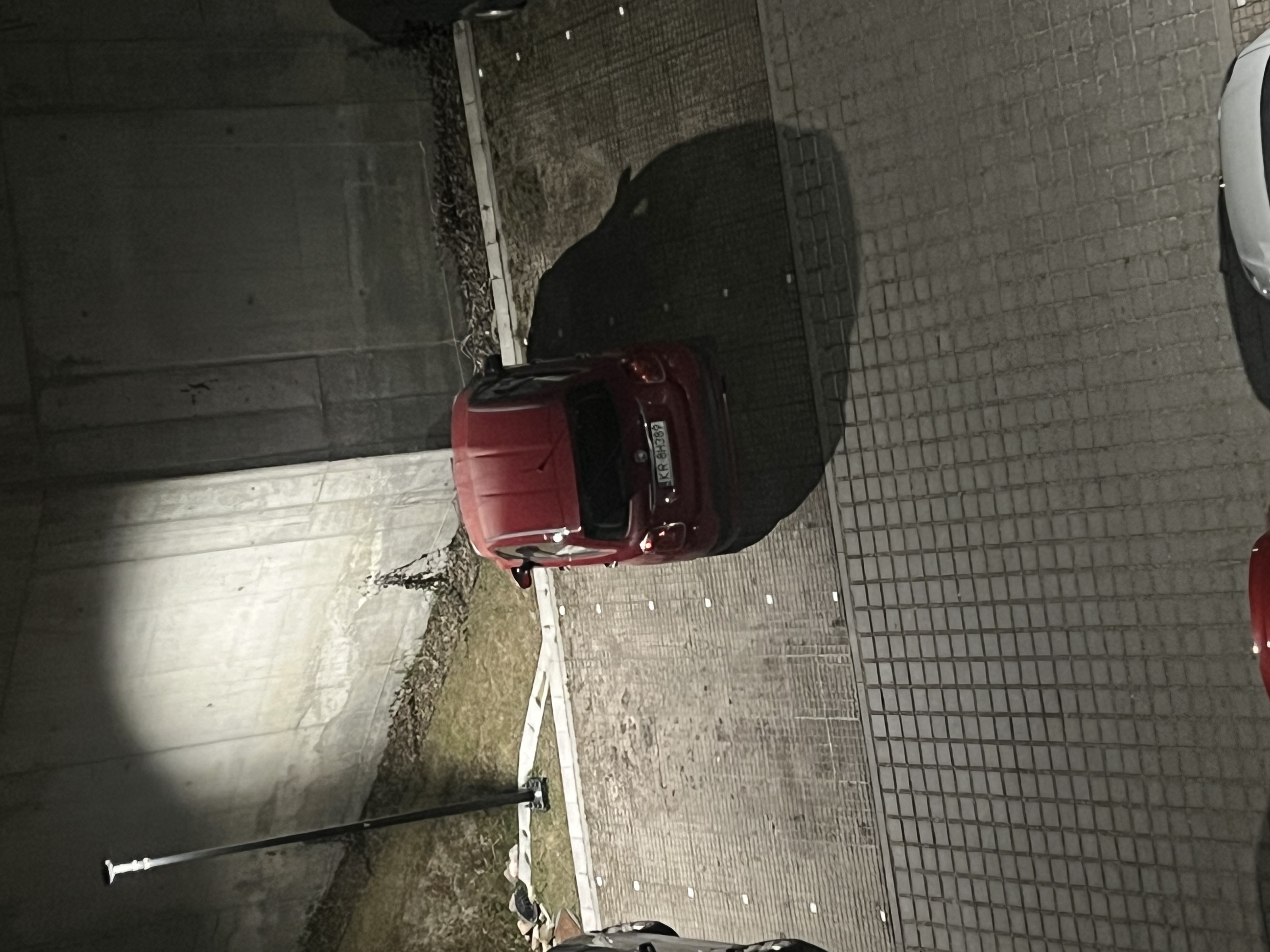 Майстер паркування в транспортному засобі з номерами KR8H389