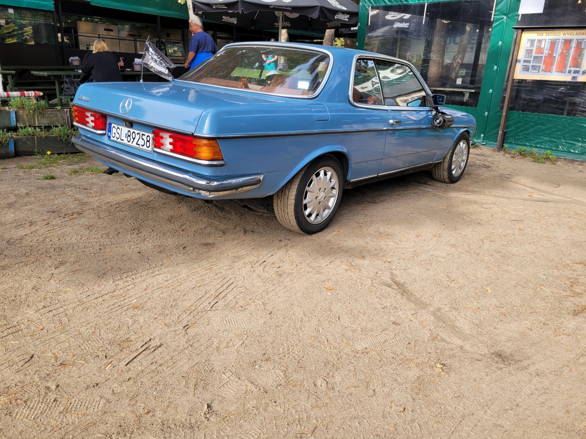 Numer rejestracyjny GSL 89258 posiada MERCEDES-BENZ 123 C - GSL89258