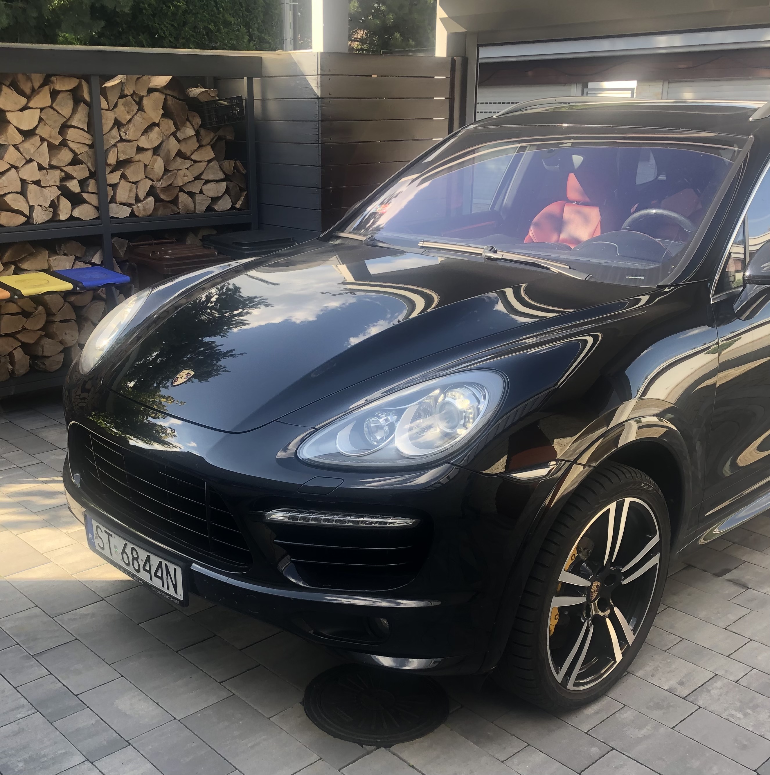 Викрадений транспортний засіб з номерними знаками ST6844N