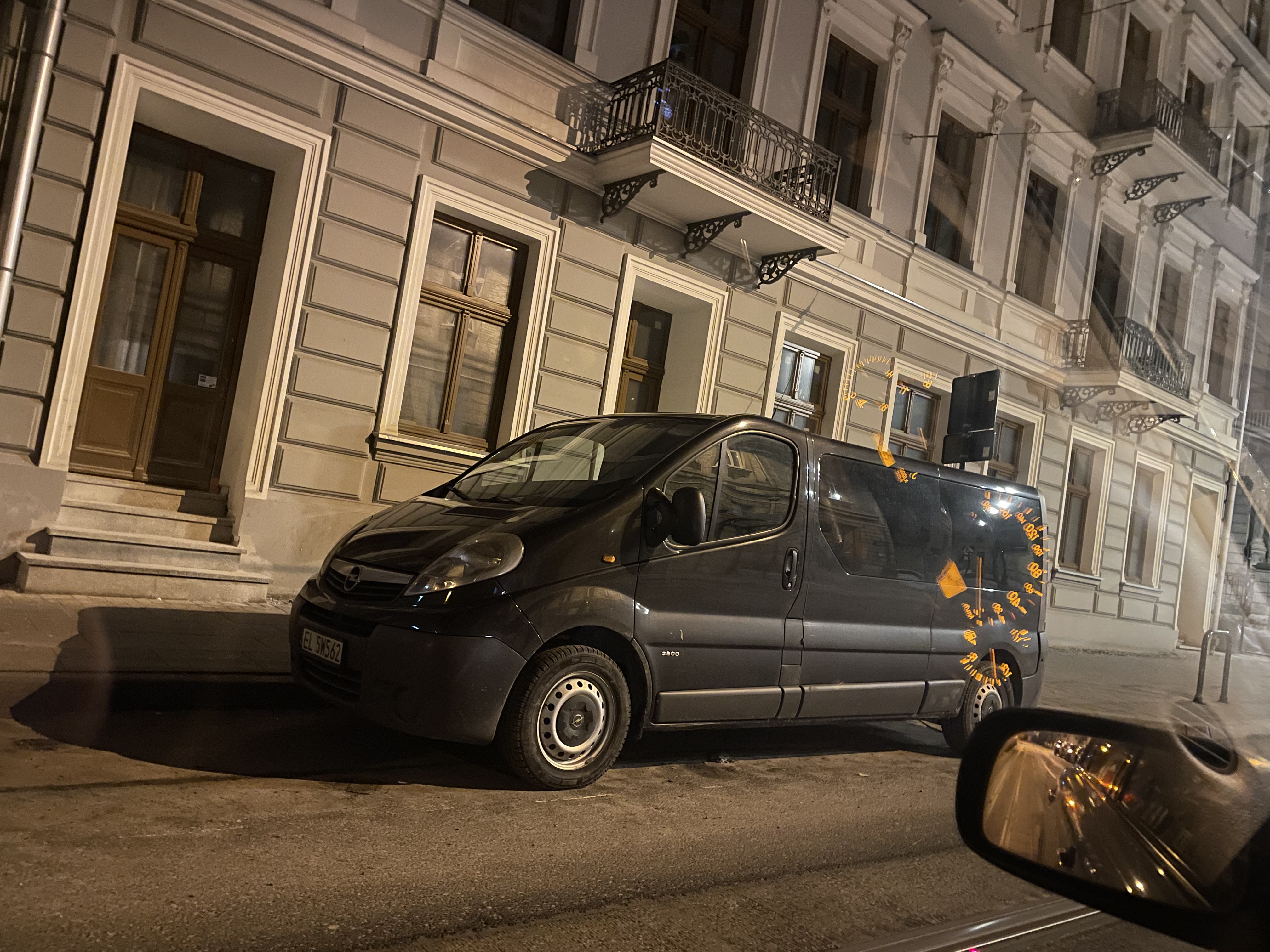 Parkeringsmester i et kjøretøy med EL5W562 tall