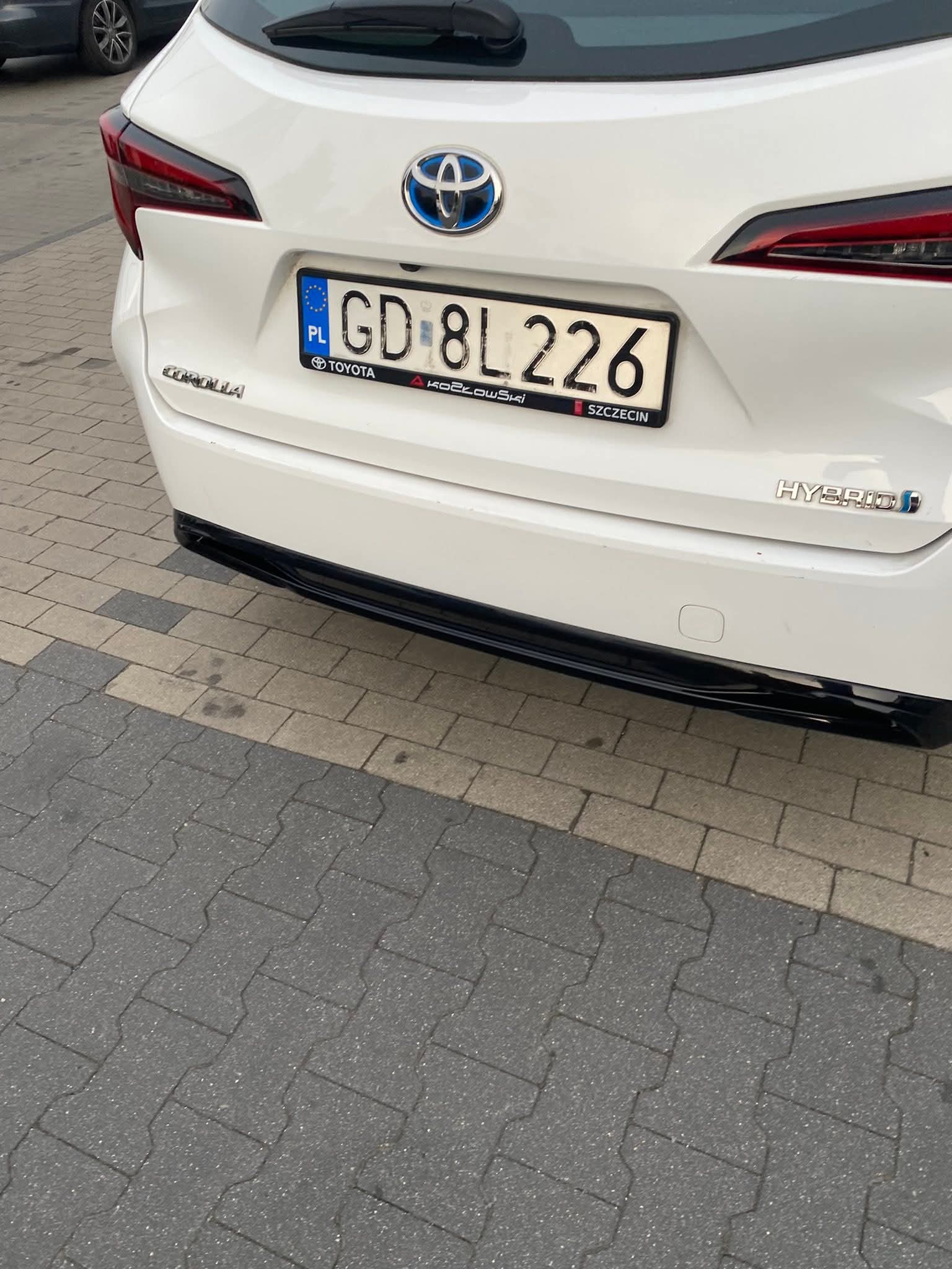 Straßenräuber in einem Fahrzeug mit dem Kennzeichen GD8L226