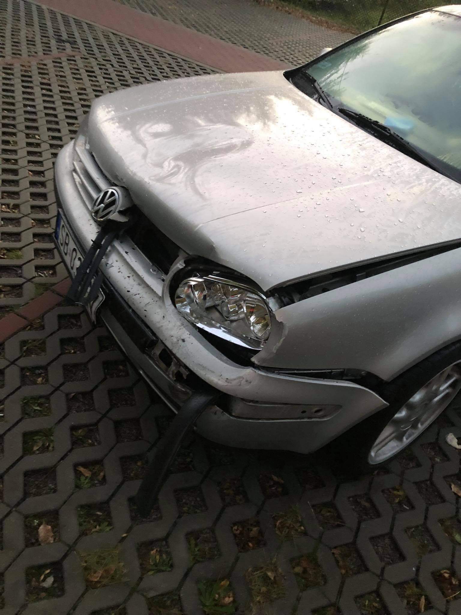 Zdjęcie z kolizji którą miałem gdy samochód był mój nic groźnego 40 km/h wbity w hak po wymianie ...