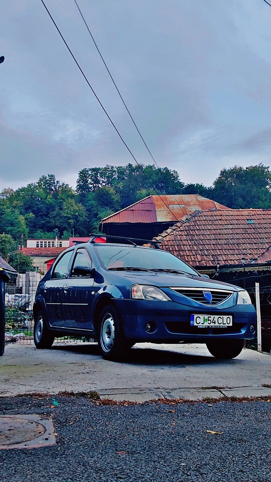 Numer rejestracyjny CJ54CLO posiada Dacia Logan