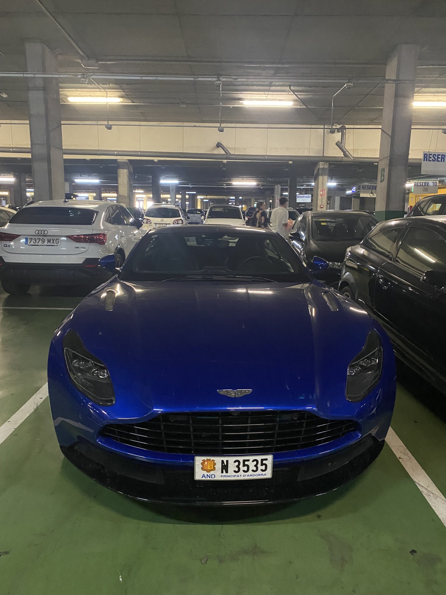 Numer rejestracyjny N3535 posiada Aston Martin 